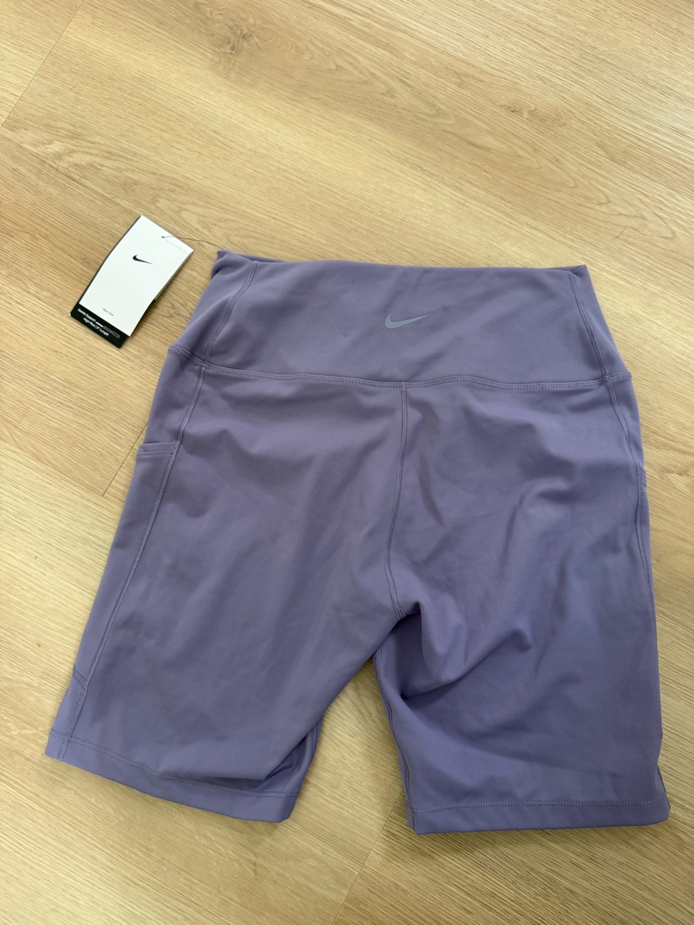Nike Women's High-Rise Bike Shorts with Side Pockets size large - Picture 4 of 4